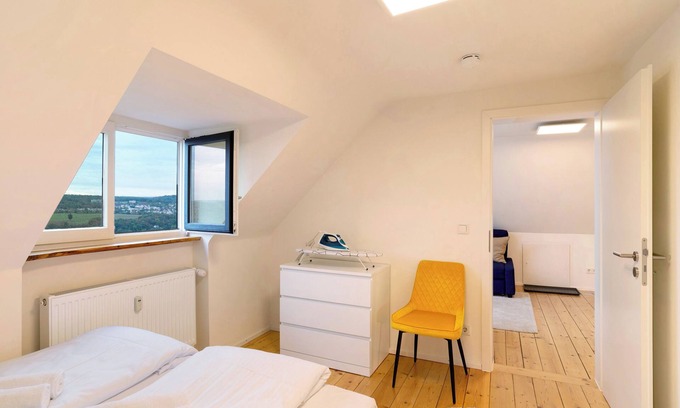 Buckenberg Apartment | Apartment 'Charmante Dachgeschosswohnung' with Wi-Fi