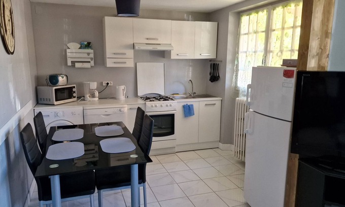 Cahors Apartment | Apartment 'Chez Philou' with Shared Pool, Private Terrace and Wi-Fi