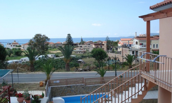 Foinikounta Apartment | Apartment 'Chroma' with Sea View, Wi-Fi and Air Conditioning