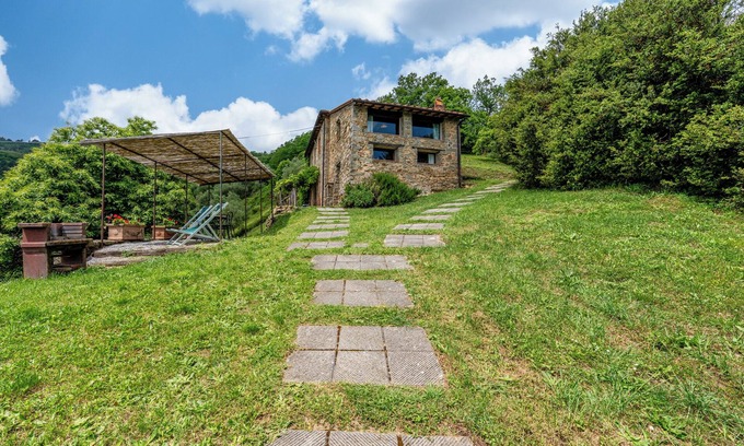 Pescia Apartment | Apartment 'Cima A Zano' with Mountain View, Shared Pool and Wi-Fi