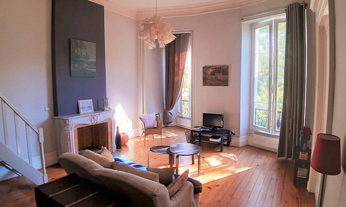 Bordeaux City Centre Apartment | Apartment-Clemenceau-Ensuite with Bath-Street View