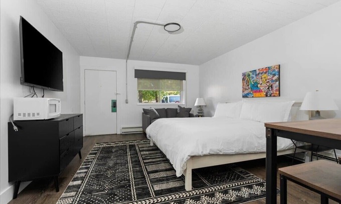 Traverse City Apartment | Apartment close to downtown, beaches, and wineries