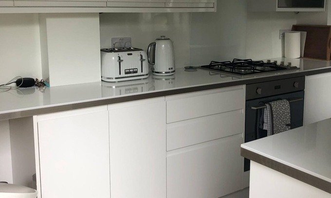 Central Aberdeen Apartment | Apartment close to Aberdeen Royal Infirmary and lovely parks.