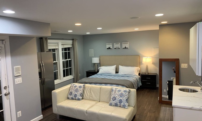 Lorton House | Apartment close to DC and public transportation.