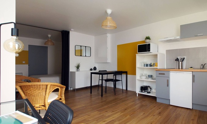 La Roche-sur-Yon Apartment | Apartment-Comfort-Wet room-Garden View