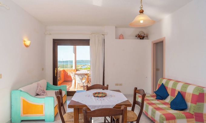 Barrabisa Apartment | Apartment "Conchiglia Rosa" with Shared Garden, Sea View & Wi-Fi
