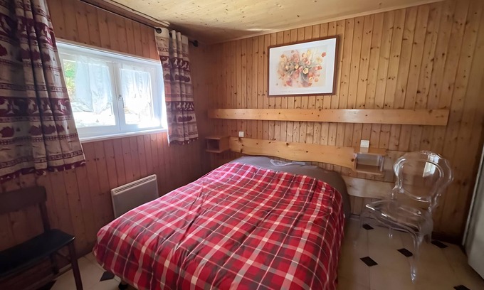 Morzine Apartment | Apartment 'D'arnica' with Mountain View, Balcony and Wi-Fi