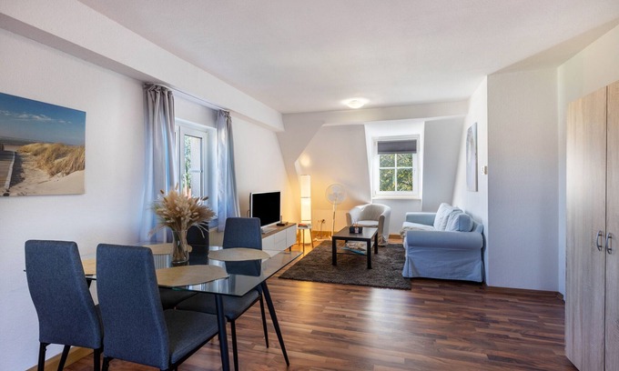 Espenhain Apartment | Apartment 'Dachwohnung' with Wi-Fi