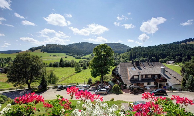 Bernau Apartment | Apartment 'Ferienwohnung Fichte' with Mountain View, Balcony and Wi-Fi