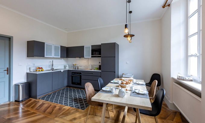 Embrun Apartment | Apartment-Deluxe-Ensuite-Mountain view-Le Balcon