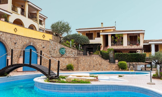 Villasimius Apartment | Apartment 'Dimora Frau' with Shared Pool, Wi-Fi and Air Conditioning