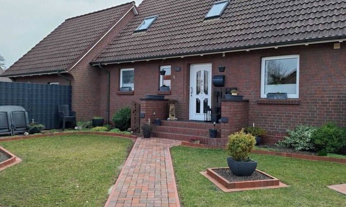 Neßmersiel Apartment | Apartment directly on the dike, central quiet location, modern, WLAN, up to 5 pers.