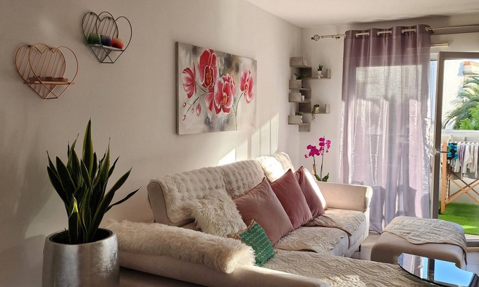 Frejus Apartment | Apartment 'Domaine Des Cigales' with Shared Pool, Wi-Fi and Air Conditioning