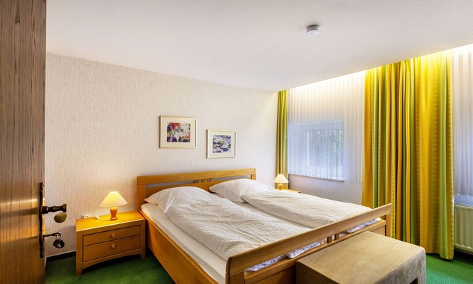 Usseln House | Apartment 'Doppelzimmer 11' with Shared Terrace and Wi-Fi
