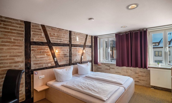Bad Waldsee Apartment | Apartment 'Doppelzimmer 56' with Sea View and Wi-Fi
