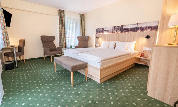 Bad Wildbad Apartment | Apartment 'Doppelzimmer' with Shared Garden and Wi-Fi