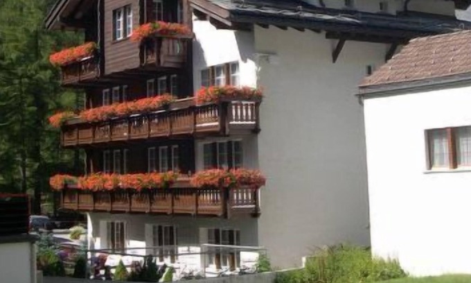 Saas Almagell Apartment | Apartment Dorfplatz in Saas-Almagell - 4 persons, 2 bedrooms