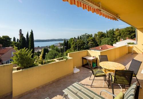 Rovinj Apartment | Apartment Draga with Sea View, Terrace & Parking
