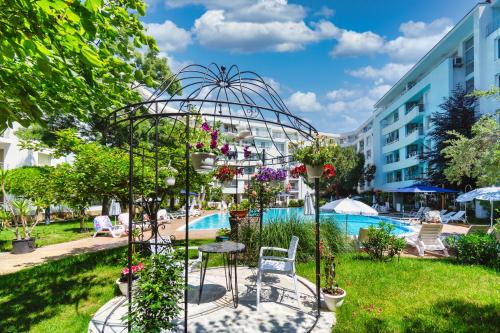 Chaika Apartment | Apartment E 12 Yassen HV
