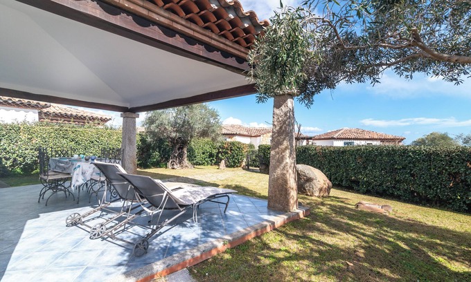 Luddui Apartment | Apartment 'Elegante Villetta Al Mare Agrustos' with Private Terrace, Garden and Air Conditioning