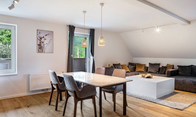 Hofsgrund Apartment | Apartment 'Elgit's Bergblick' with Mountain View, Shared Garden and Wi-Fi