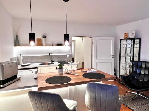 Bad Elster Apartment | Apartment Elysium am Rosengarten