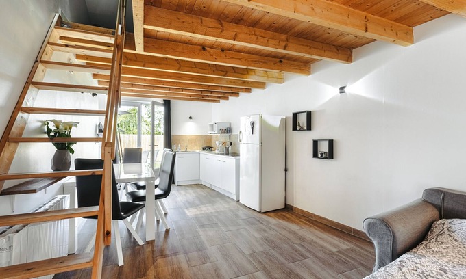 Breuil Magne Apartment | Apartment 'Entre Campagne Et Océan' with Private Garden and Wi-Fi