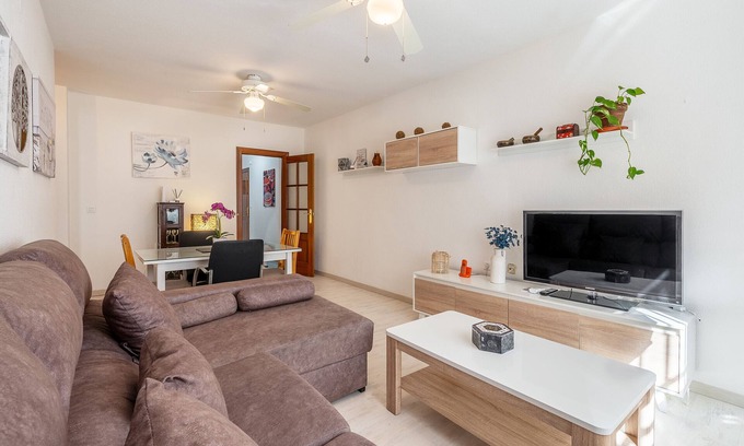 Churriana de la Vega Apartment | Apartment 'Apartamento Centrico En Churriana' with Wi-Fi and Air Conditioning