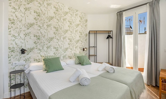 Jerez de la Frontera Old Town Apartment | Apartment 'Casa Milano 3' with Balcony, Wi-Fi and Air Conditioning