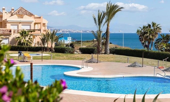 El Faro Apartment | Apartment Mijas Costa - La Joya with Mountain View, Sea View, Pools, Wi-Fi, A/C, Terrace & Garden