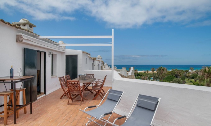 Atlanterra Apartment | Apartment 'Bella Vistas' with Shared Pool, Wi-Fi and Air Conditioning