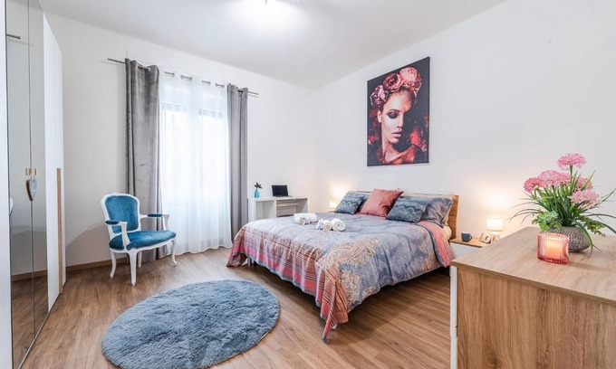 Brescia Apartment | Apartment 'Essenza Moderna' with Balcony, Wi-Fi and Air Conditioning