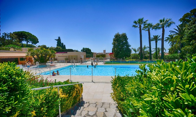 Antibes Apartment | Apartment F4 with pool and tennis 2 steps from the beaches