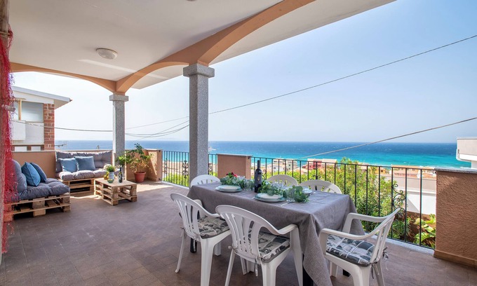 Lu Bagnu Apartment | Apartment 'Family Beach' with Sea View and Private Terrace