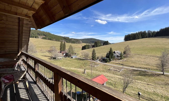 Titisee-Neustadt Apartment | Apartment 'Ferienwohnung Sternschnuppe, 90 Qm' with Mountain View, Shared Garden and Balcony