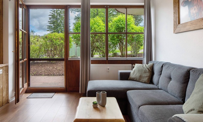 Hinterzarten Apartment | Apartment 'Ferienwohnung Am Mehlberg' with Shared Terrace and Wi-Fi