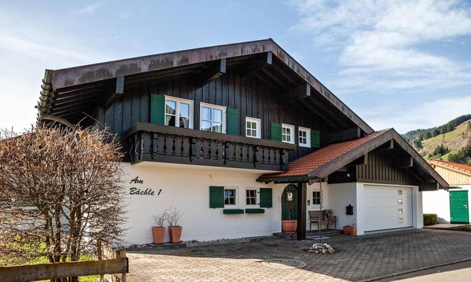 Bolsterlang Apartment | Apartment 'Ferienwohnung Braun' with Mountain View, Balcony and Wi-Fi