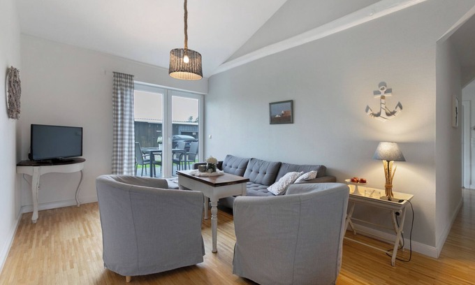 Sonke-Nissen-Koog Apartment | Apartment 'Ferienwohnung Marschblick' with Private Terrace, Shared Garden and Wi-Fi