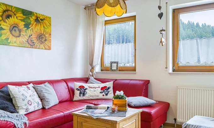 Tennenbronn Apartment | Apartment 'Ferienwohnung U' with Private Terrace, Shared Garden and Wi-Fi