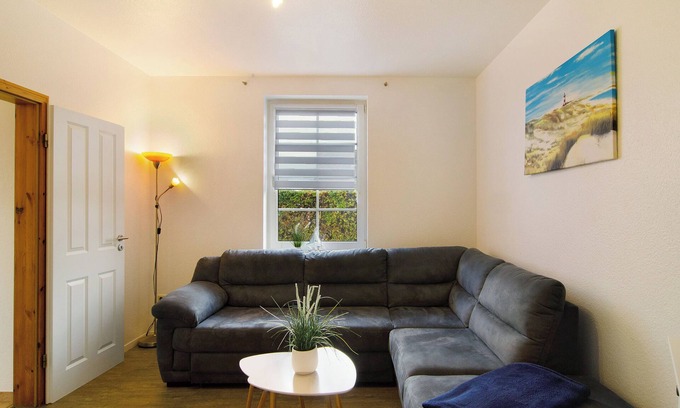 Wangerland Apartment | Apartment 'Ferienwohnung Strandkorb' with Private Terrace and Wi-Fi