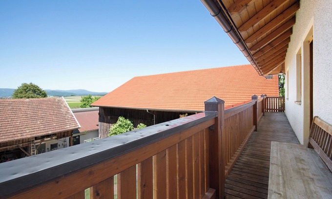 Eschlkam Apartment | Apartment 'Ferienwohnung 3' with Shared Garden, Balcony and Wi-Fi
