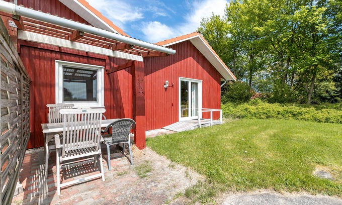 Saustrup Apartment | Apartment 'Ferienwohnung Joerrick' with Private Terrace, Private Garden and Wi-Fi