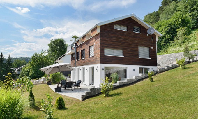 Stockach Apartment | Apartment 'Ferienwohnung Paul' with Mountain View, Shared Terrace and Wi-Fi