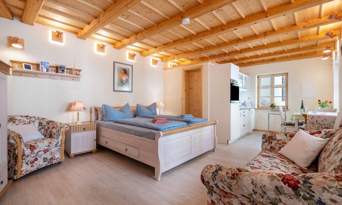 Meissen Apartment | Apartment 'Ferienwohnung 1 - Altstadtidyll' with Shared Terrace, Shared Garden and Wi-Fi