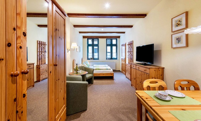Muritz Apartment | Apartment 'Fewo Altstadtkern Waren Müritz 1' with Shared Garden and Wi-Fi