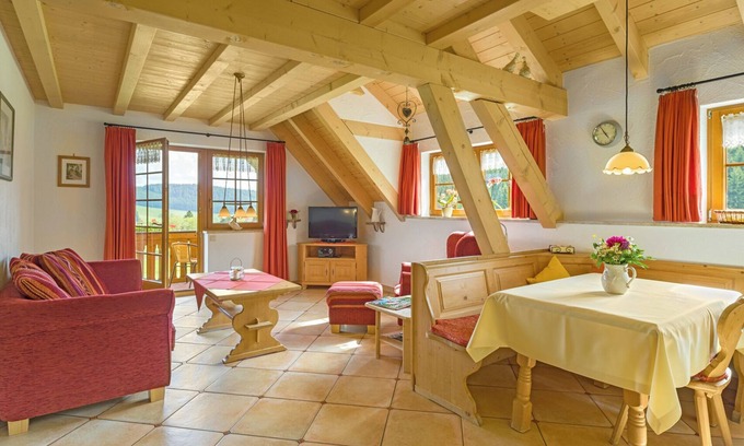 Schwarzenbach Apartment | Apartment 'Fichte' with Shared Garden, Balcony and Wi-Fi