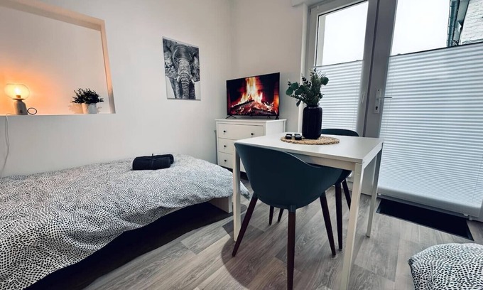 Nordhorn Apartment | Apartment Flixi III - Doppelzimmer für Zwei Personen mit Gemeinschaftsflächen