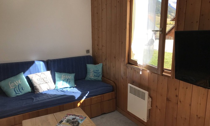 Saint-Jean-d'Arves Apartment | Apartment for 8 people, a few meters from the slopes. The SYBELLESéà area