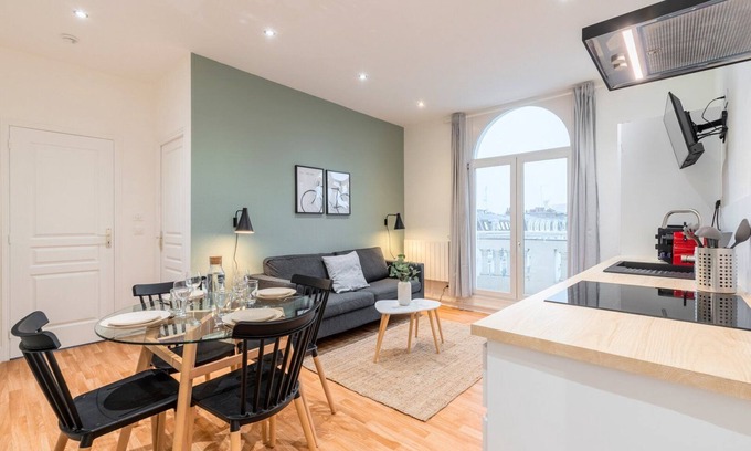 Lille Centre Ville Apartment | Apartment for 4 in front of Lille Flandres station