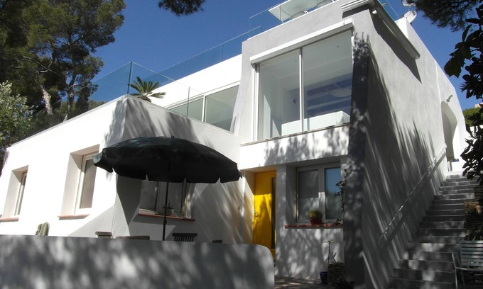 Cassis Apartment | Apartment for 4 people in sea-view villa with pool and spa.